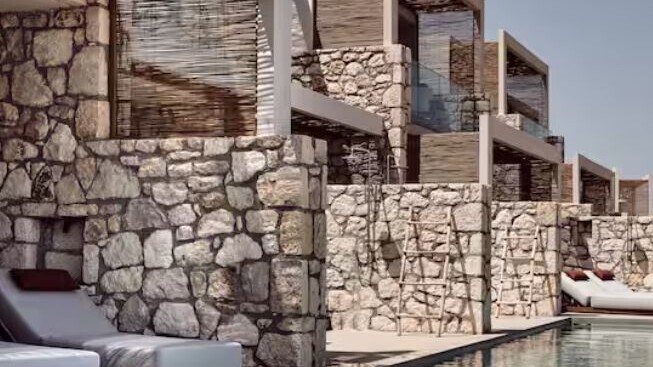 Grand Deluxe Room with Shared Pool 